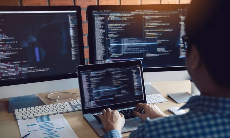 数据科学选型:R与Python如何赋能娄星区网站建设?
